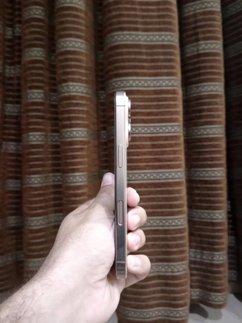 Apple iPhone 16 Pro 1