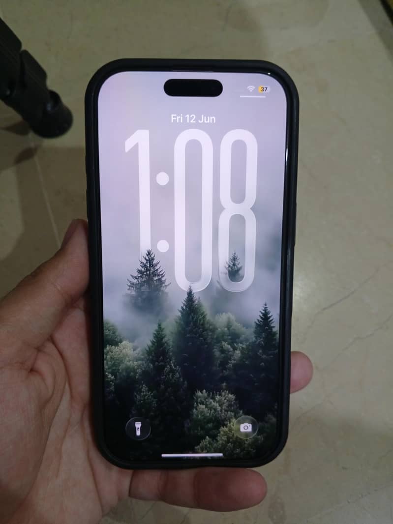 Apple iPhone 16 Pro 3
