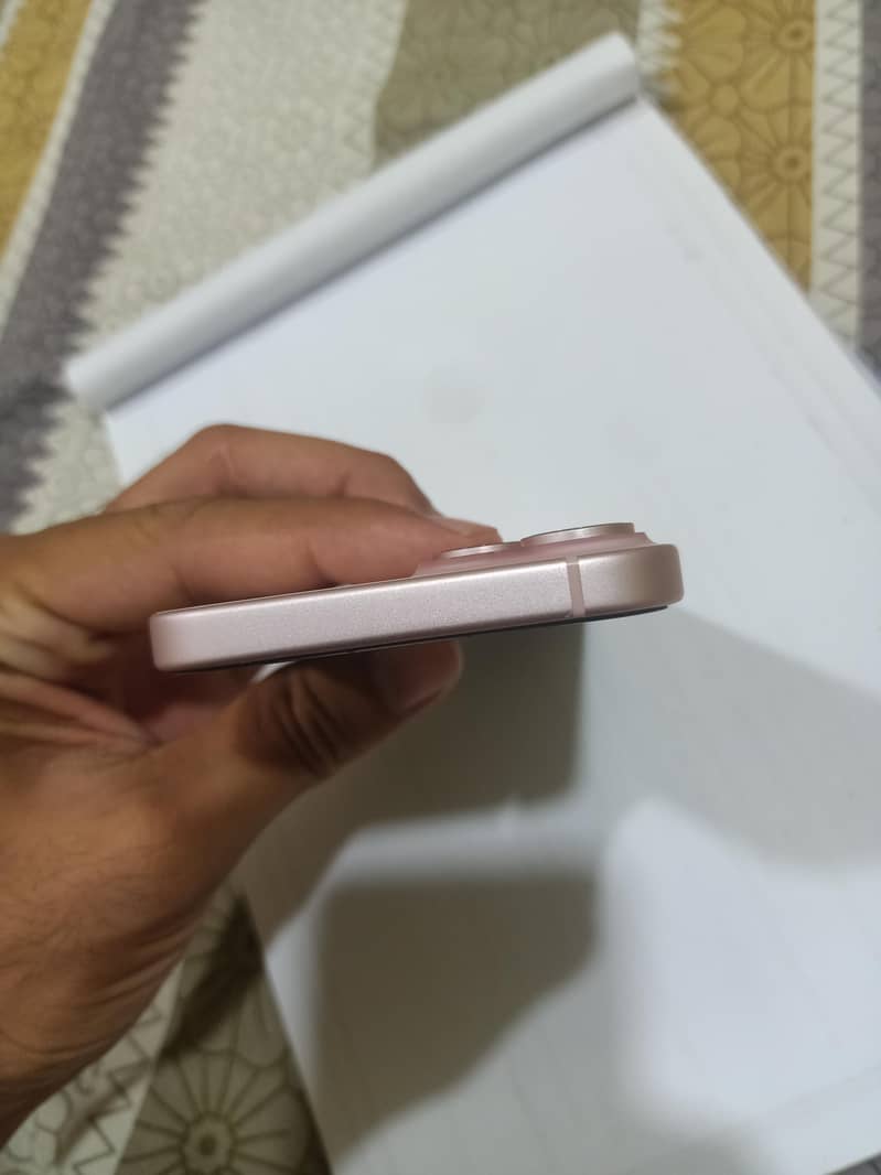 Apple iPhone 15 4