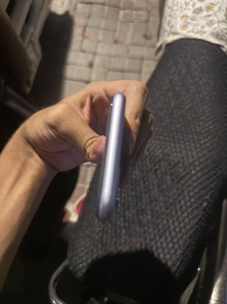 Apple iPhone 11 3