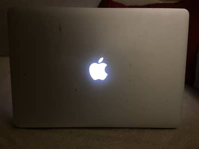 MacBook Pro Retina 15 Inch Mid 2015 one handed used