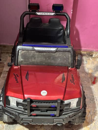 Vehicle Type: 12V battery-operated electric ride-on toy.