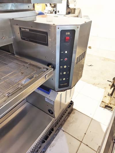 Queen 5000s conveyor | oven | Digital panel | 18 inch belt