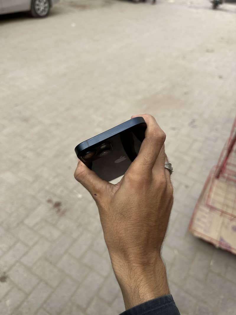 Apple iPhone 13 7