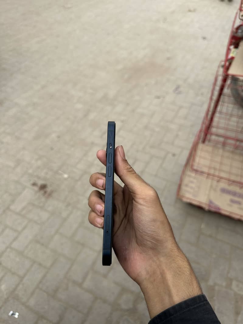 Apple iPhone 13 8