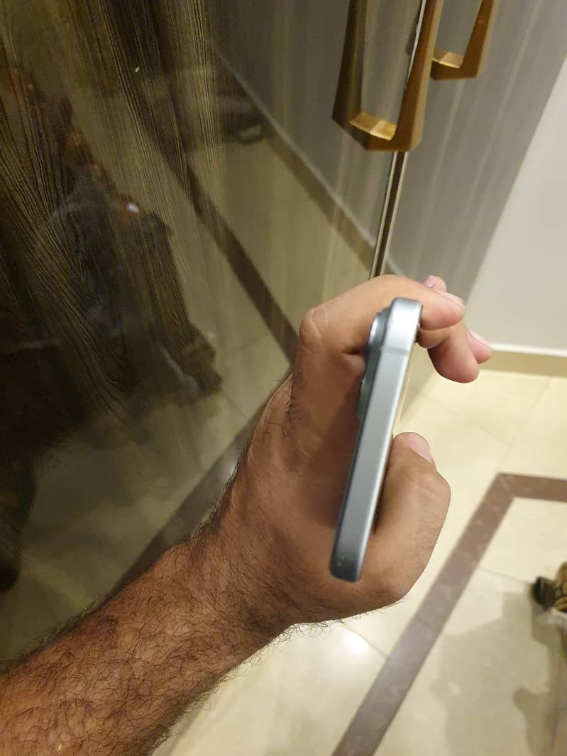 Apple iPhone 15 plus 6