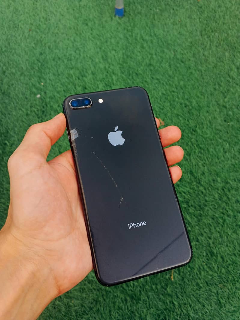 Apple iPhone 8 Plus 2