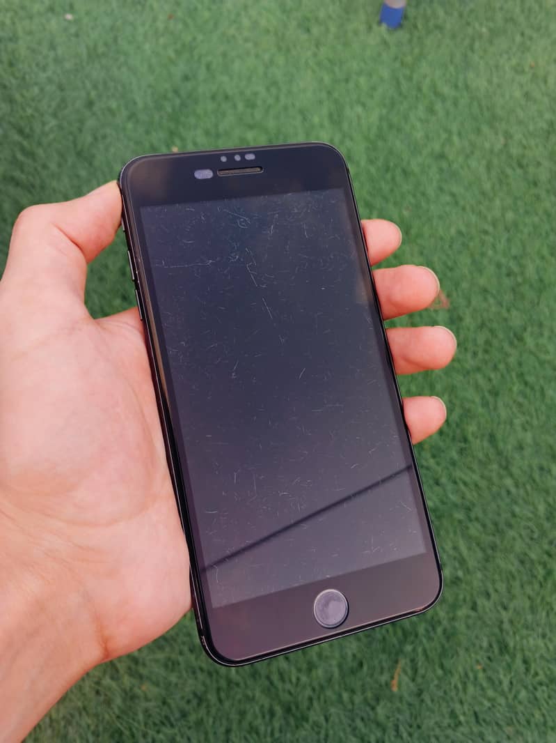 Apple iPhone 8 Plus 4