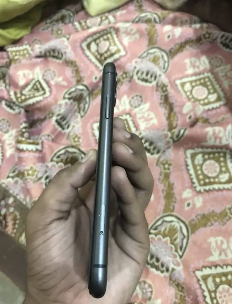 Apple iPhone 11 3