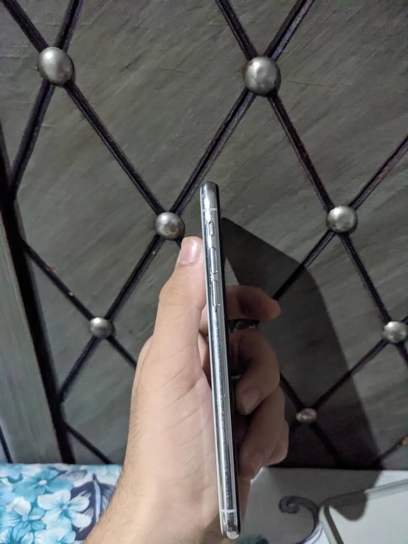 Apple iPhone X 3