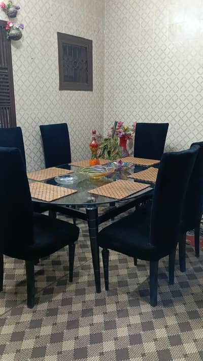 Dininng tabel with 6 chairs