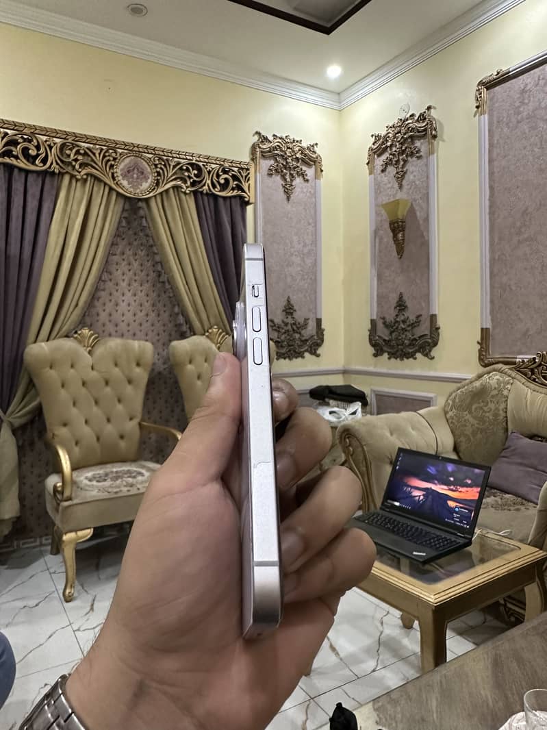 Apple iPhone 14 3