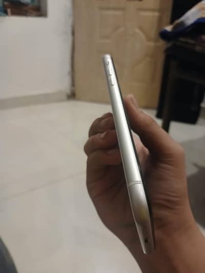 iphone xr 64gb jv bas battery change ha baki sab ok ga