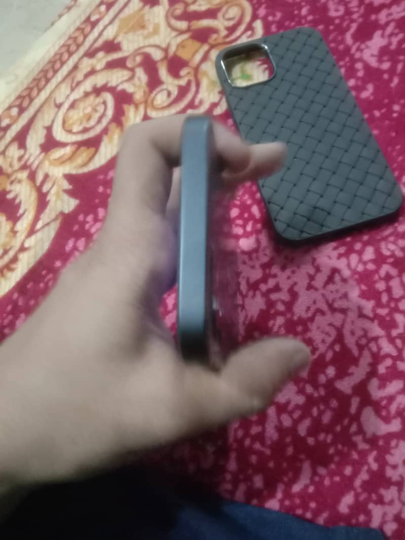 Apple iPhone 12 3