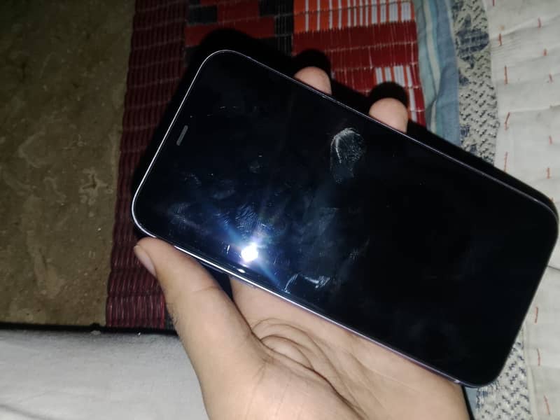 Apple iPhone 11 3