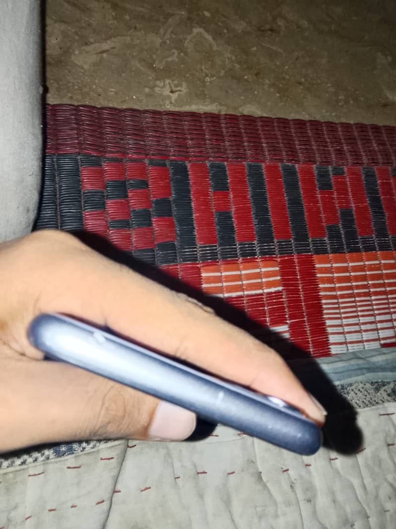 Apple iPhone 11 5