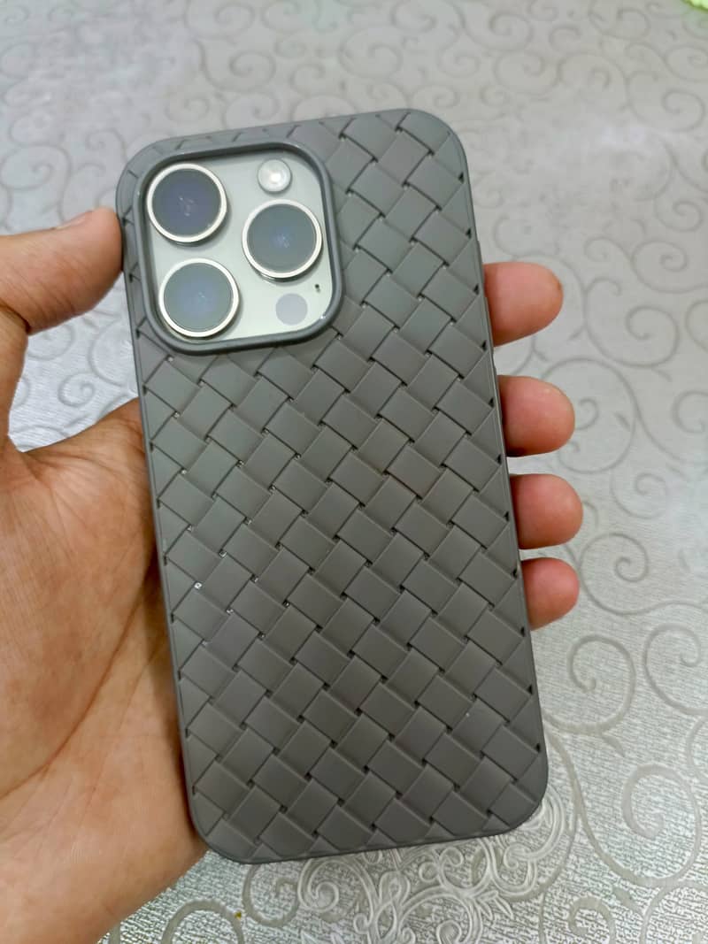 Apple iPhone 15 Pro 0