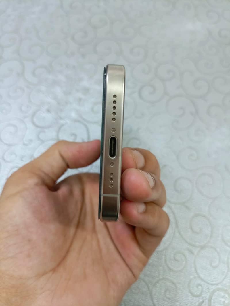 Apple iPhone 15 Pro 3