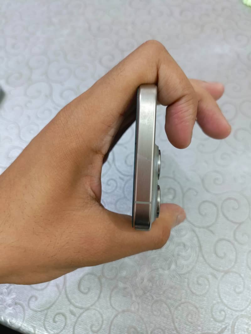 Apple iPhone 15 Pro 6