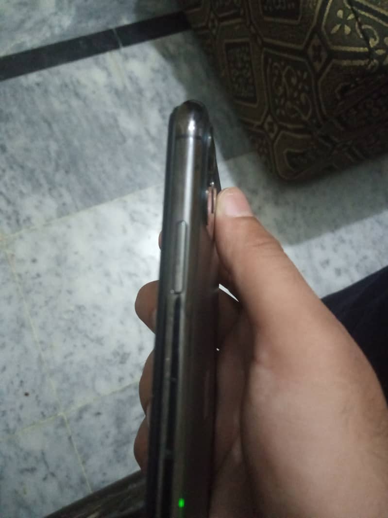 Apple iPhone 11 Pro Max 1