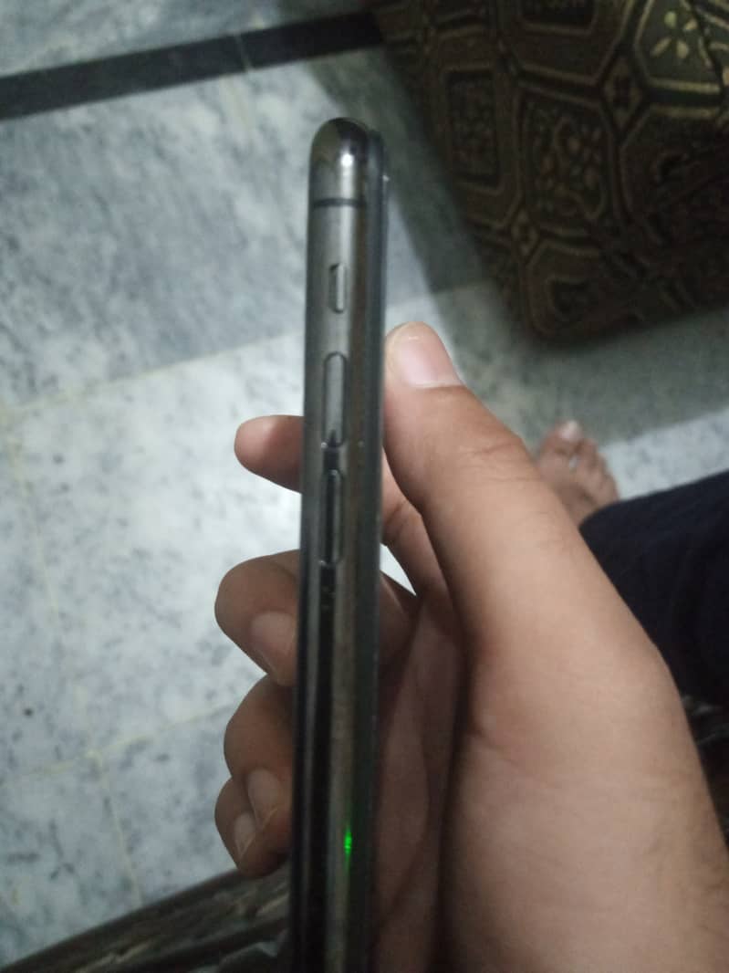 Apple iPhone 11 Pro Max 3