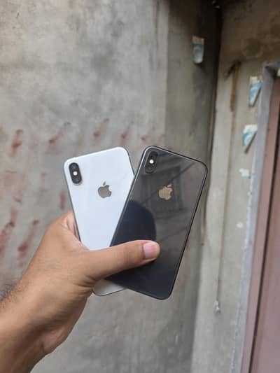 Apple iPhone XS  64Gb Factory unlocked 2 pieces deal withh 4 month sim