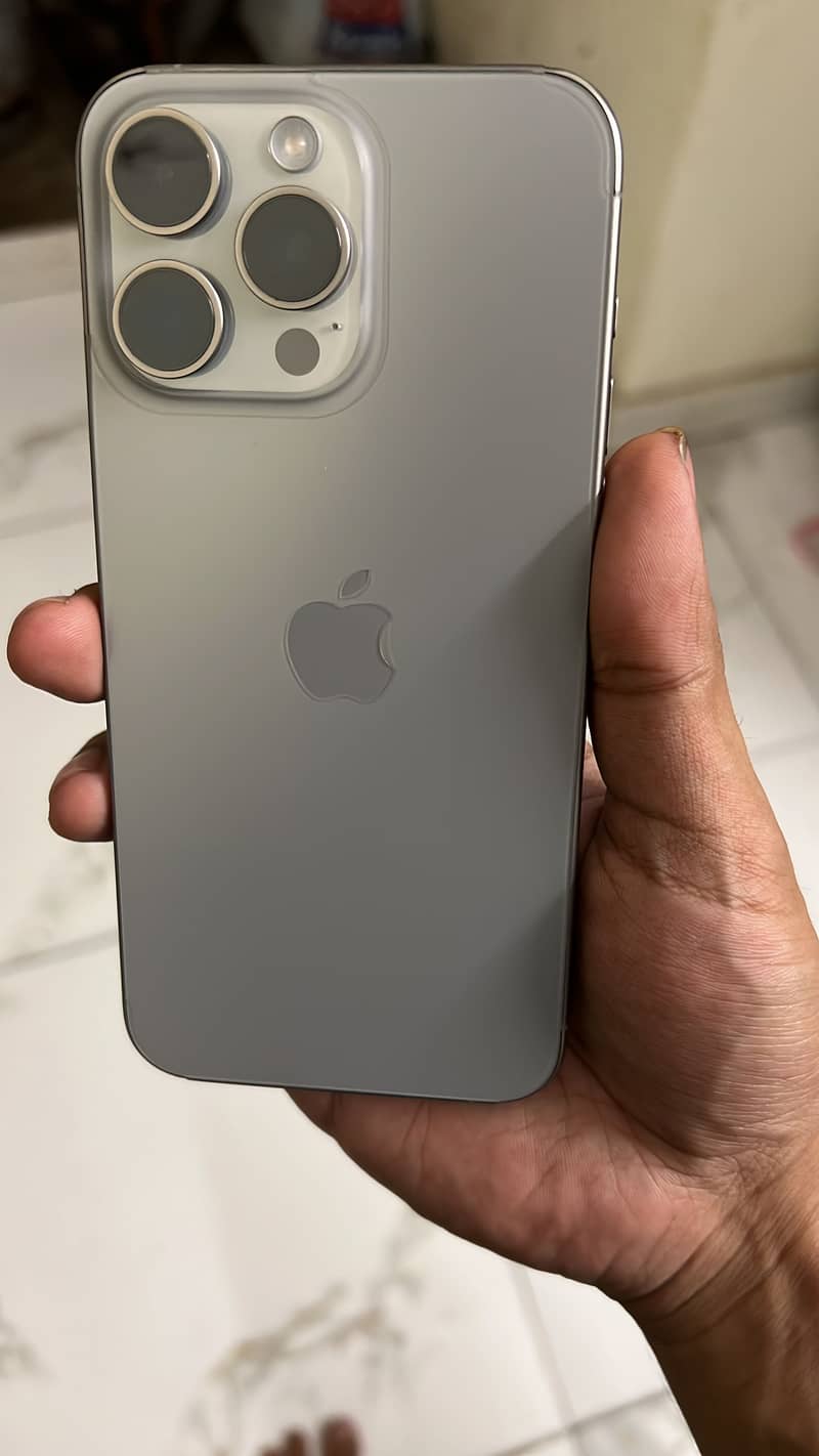 Apple iPhone 15 Pro Max 0