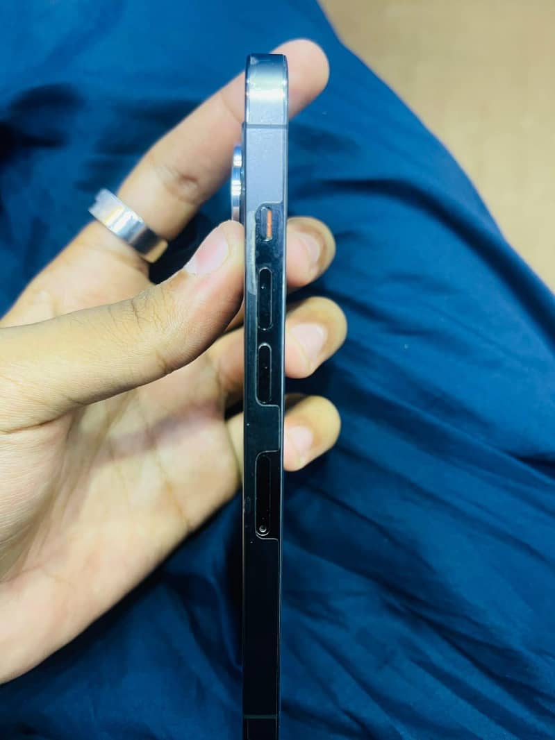Apple iPhone 13 Pro 2