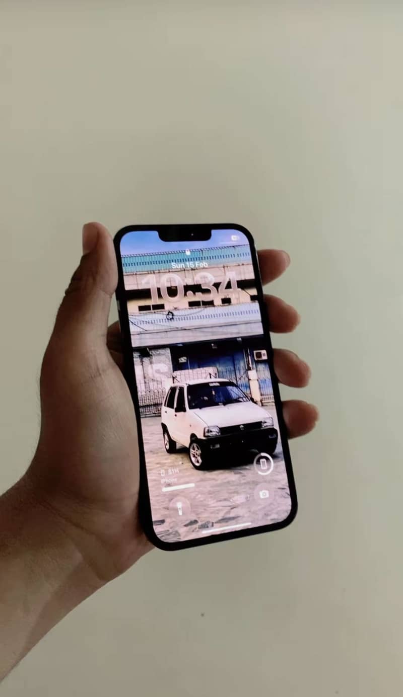 Apple iPhone 13 0