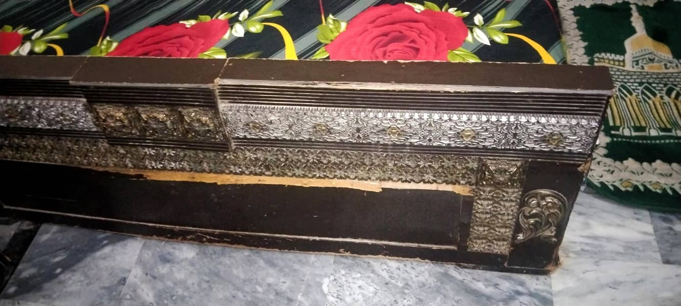 bed with one side table and dressing table 2
