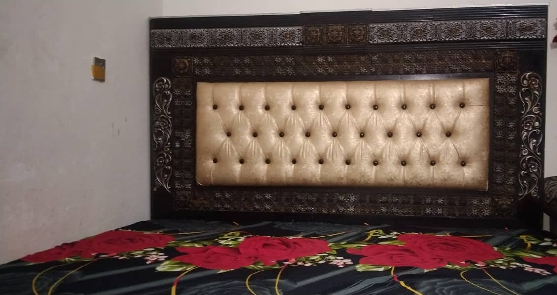bed with one side table and dressing table 4