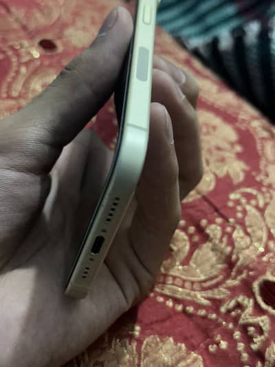 Apple iPhone 15