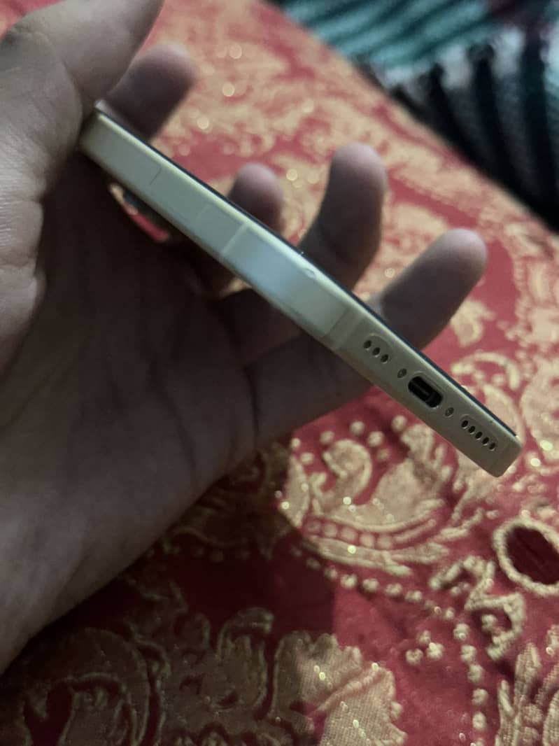 Apple iPhone 15 4