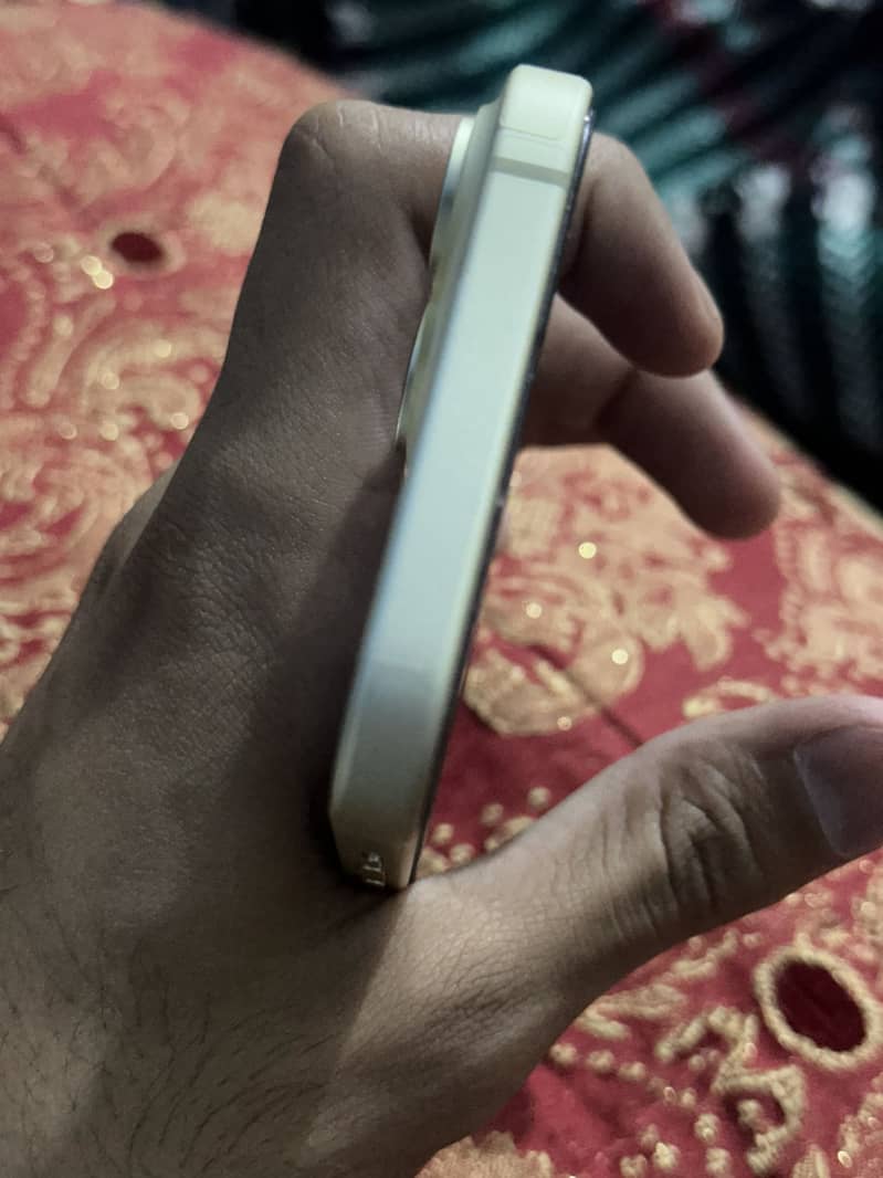 Apple iPhone 15 5