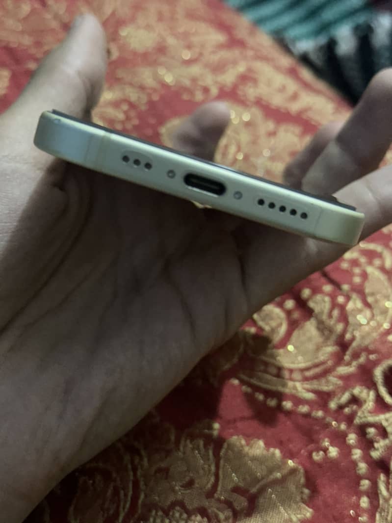 Apple iPhone 15 6