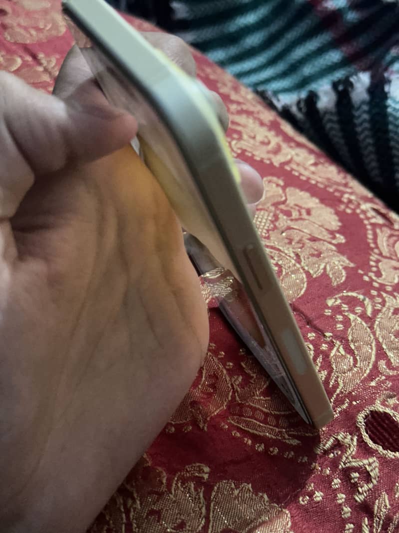 Apple iPhone 15 7