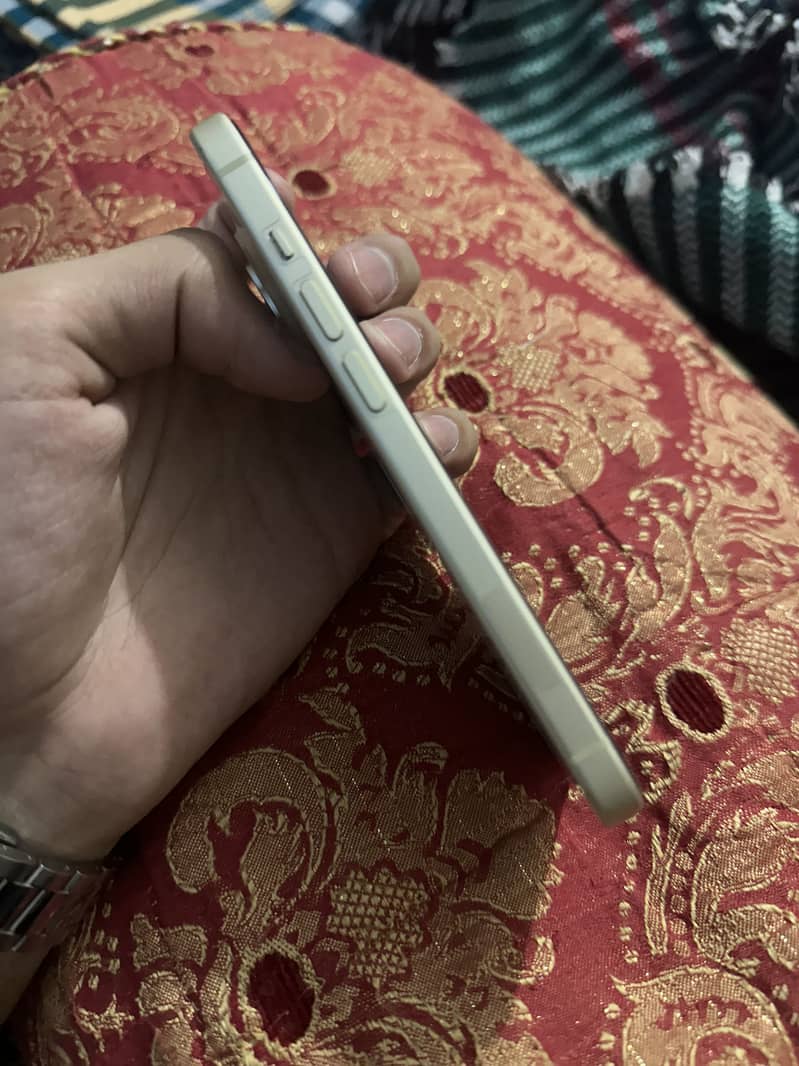 Apple iPhone 15 8