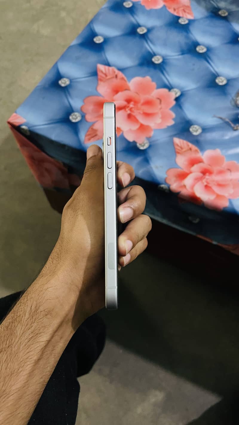 iPhone 15 Jv 1