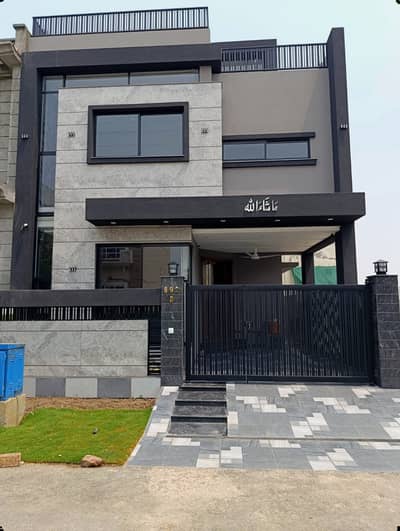 05 Marla Elegant & Fully Maintained Luxury Bungalow | Prime Location in DHA 9 Town, Lahore
