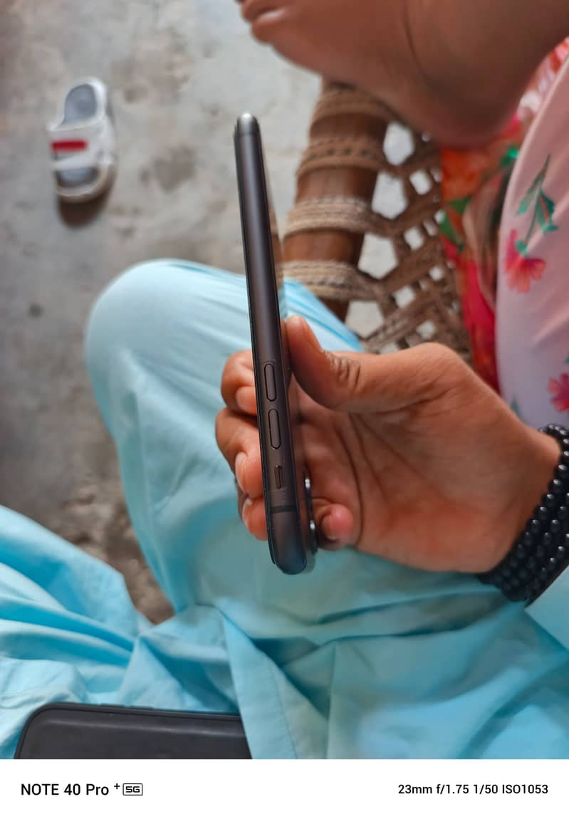 Apple iPhone 11 3