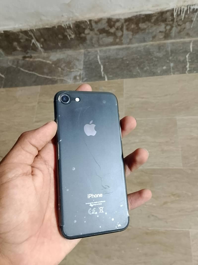 Apple iPhone 8 1