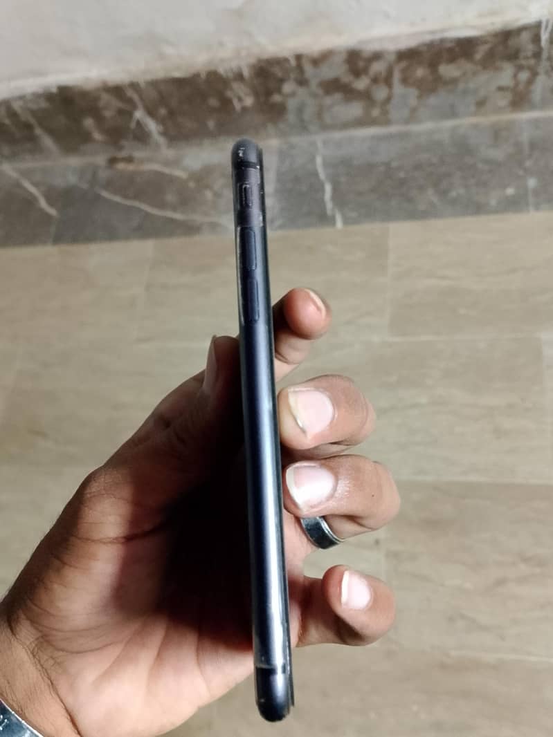 Apple iPhone 8 3