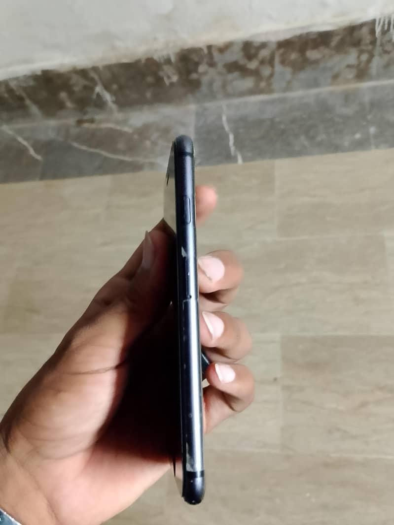 Apple iPhone 8 4