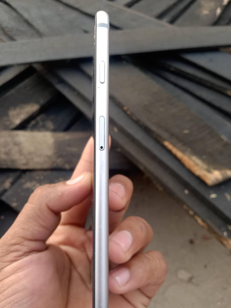 Apple iPhone 16 Plus 2