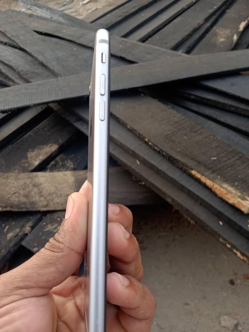 Apple iPhone 16 Plus 3
