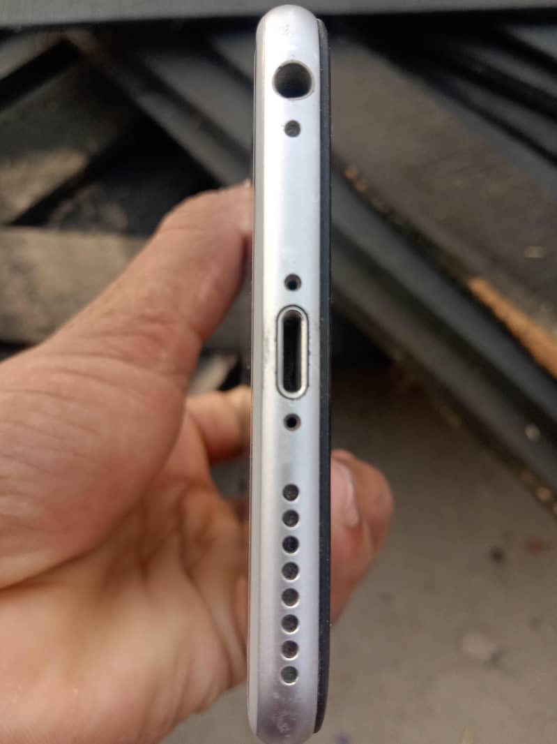 Apple iPhone 16 Plus 4