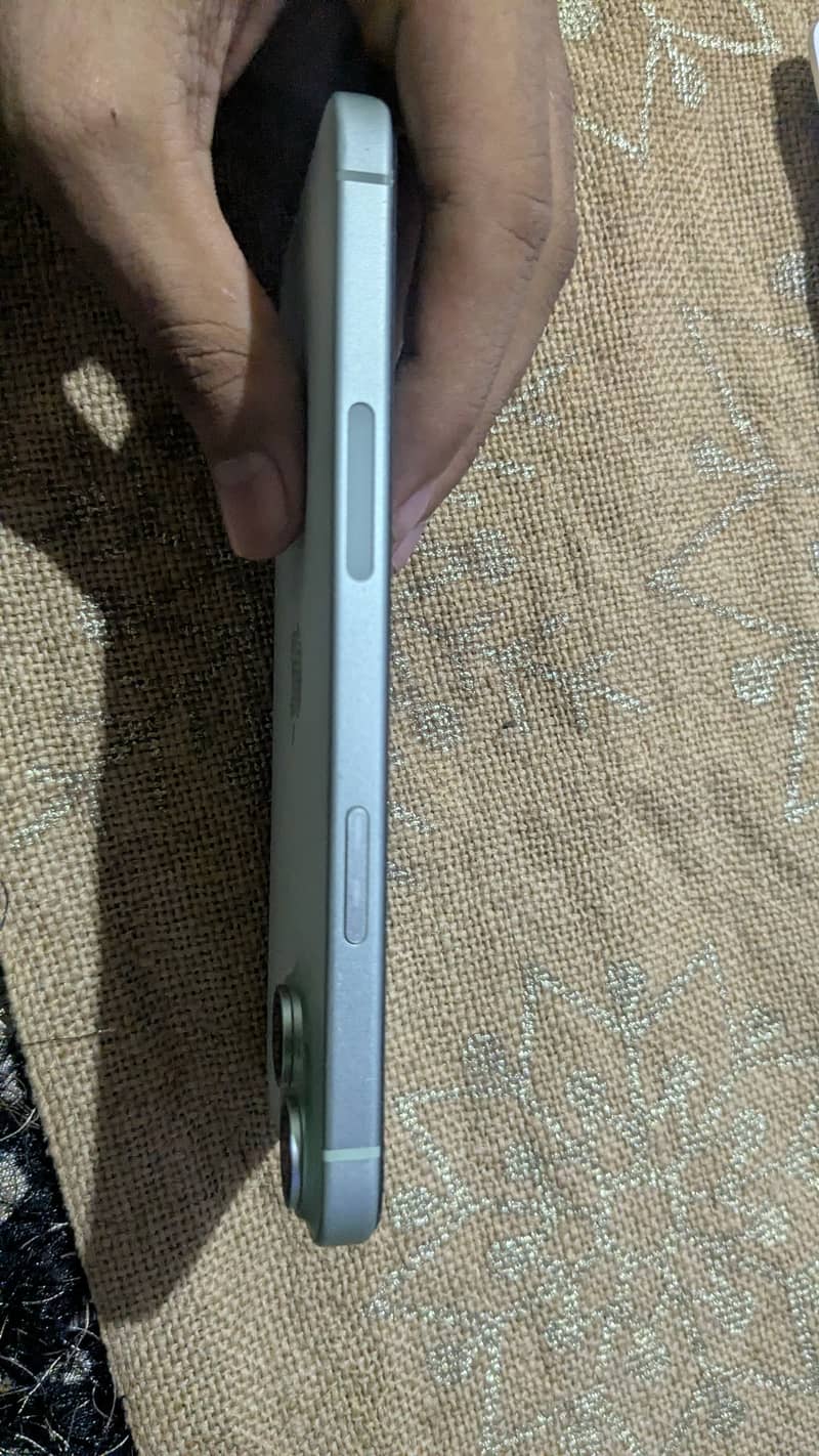 Apple iPhone 15 plus 2