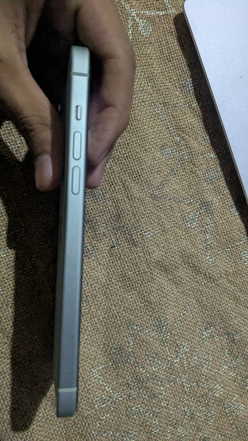 Apple iPhone 15 plus 4