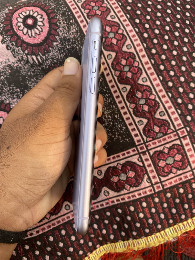 Apple iPhone 11 3