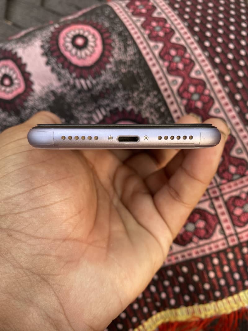 Apple iPhone 11 4